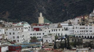 ザルフォーン山肌に造られた敬虔なイスラム教徒が集う「聖者の町」にある霊廟です。