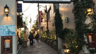 いつのまにかお洒落な坂に変身、中野レンガ坂