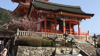 朱色が目に鮮やか