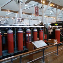 糸をつむぐ機械