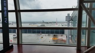 小さい国際空港です