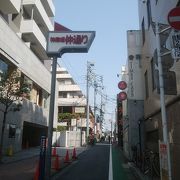 神楽坂の横串のストリート