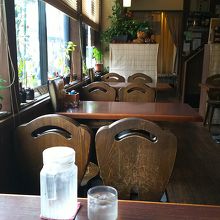店内は、「喫茶店」って感じの雰囲気です。