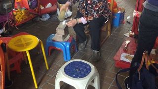 厄災をもたらす小人（日本の小さいおじさんではありません）を懲らしめるおまじない