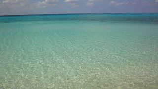 下地島西側の海は、エメラルドグリーン度ナンバーワンです