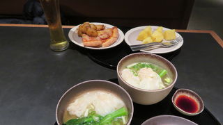 広くて快適なラウンジ