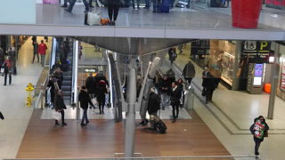 サンラザール駅隣接のショッピングセンター