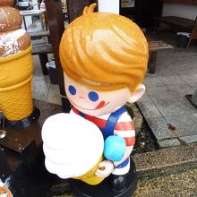 店舗脇のテラス席