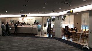  搭乗前にドトール。