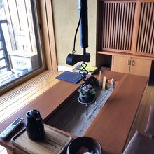 各お部屋に囲炉裏があります。