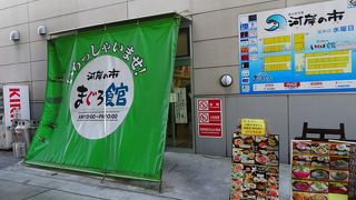 海鮮レストランがいっぱい