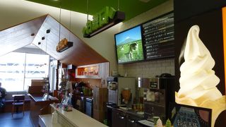 魚料理店が並ぶ中にあります