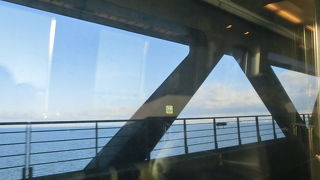 日本には存在しない「国を越える橋」