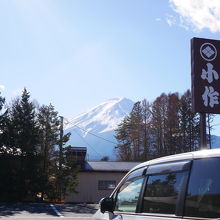 駐車場からは富士山が見えます
