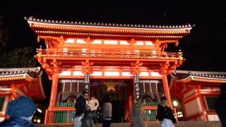 八坂神社のメインの門