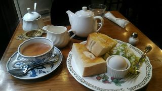 人気のカフェ　モーニングもやっています。