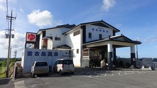 かけ流しの茶色い温泉