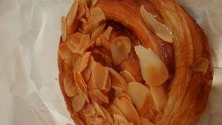 1080円のパンセット販売