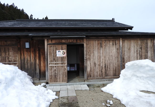 明治2年に建てられた武家住宅．当主の小さな像や写真が展示されています