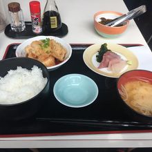 ぶり刺身と地鶏天ぷらの盛合せランチ