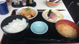 ぶり刺身と地鶏天ぷらの盛合せランチ！