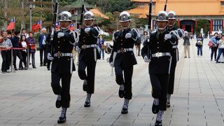 衛兵交代は一見の価値あり