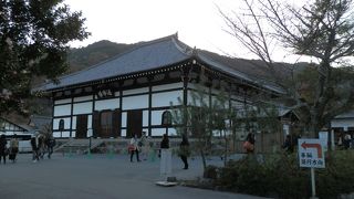 天井の「雲龍図」が見事です。