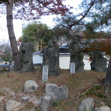 存在感のある羅漢像。