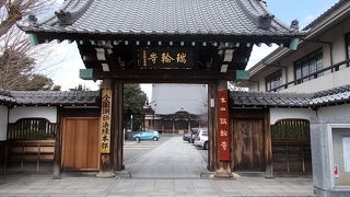 日蓮宗の寺院です。江戸の中でも重要な寺です。