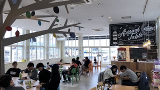 アラウンド テーブル 山下公園店