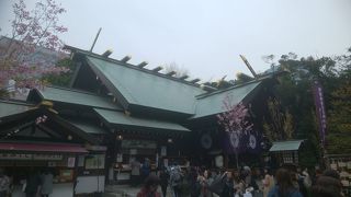 参拝者の女子率が非常に高い