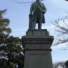 九段坂公園に置かれている品川弥二郎子爵の銅像です。