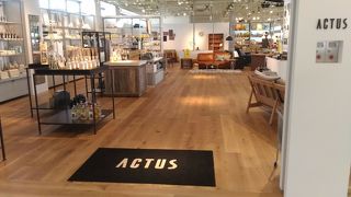 ４階の展望デッキにあるインテリアショップ