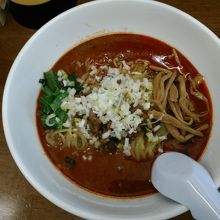 担々麺醤油味(690円)です