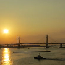 朝のベイブリッジ
