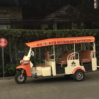 ホテルのトゥクトゥク。送迎用。