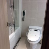 幅の狭いバスタブ