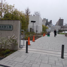 公園の入り口の一つです。