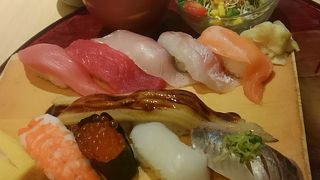 静岡駅ビルパルシェ6階の沼津魚がし鮨で新鮮な魚の鮨