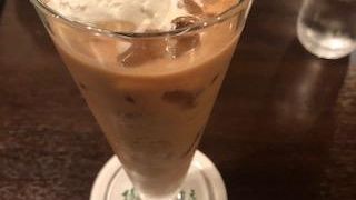 地下に広いお店でした