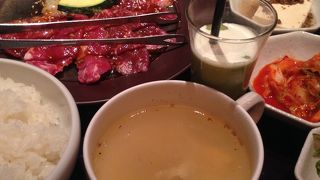 いつも混んでる人気店