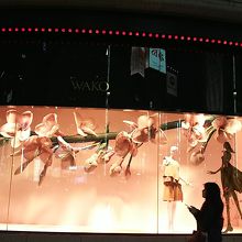 18時の銀座は人が途切れません