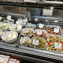 カラフルな食材が目立ちます。