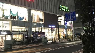 映画館もある
