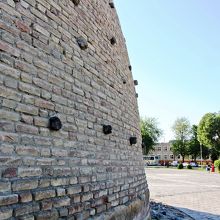 城壁には不思議なクイが・・・