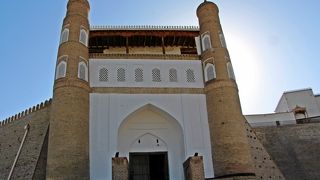 一度はソ連の攻撃で壊滅的な被害を受けた城だが…