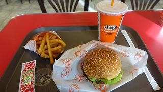 アメリカンな店内でゆっくりと