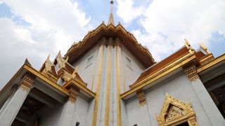 黄金の仏像がある寺院