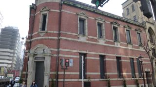 日本基督教団浪花教会と並んでいます