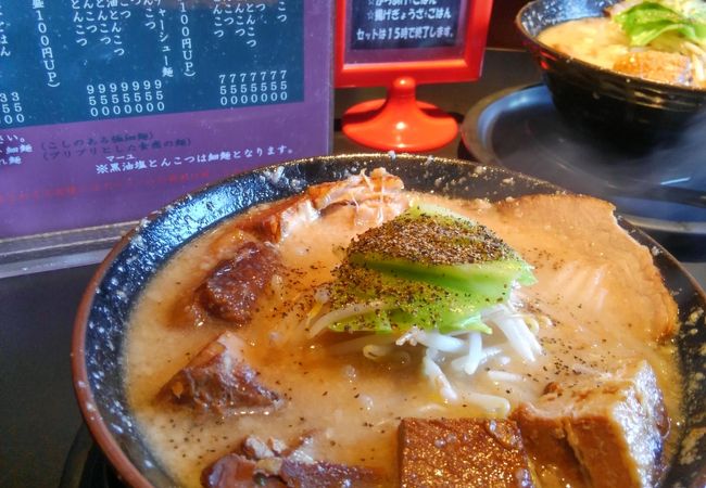 人気のあるラーメン店。店前は地味【ふうか】